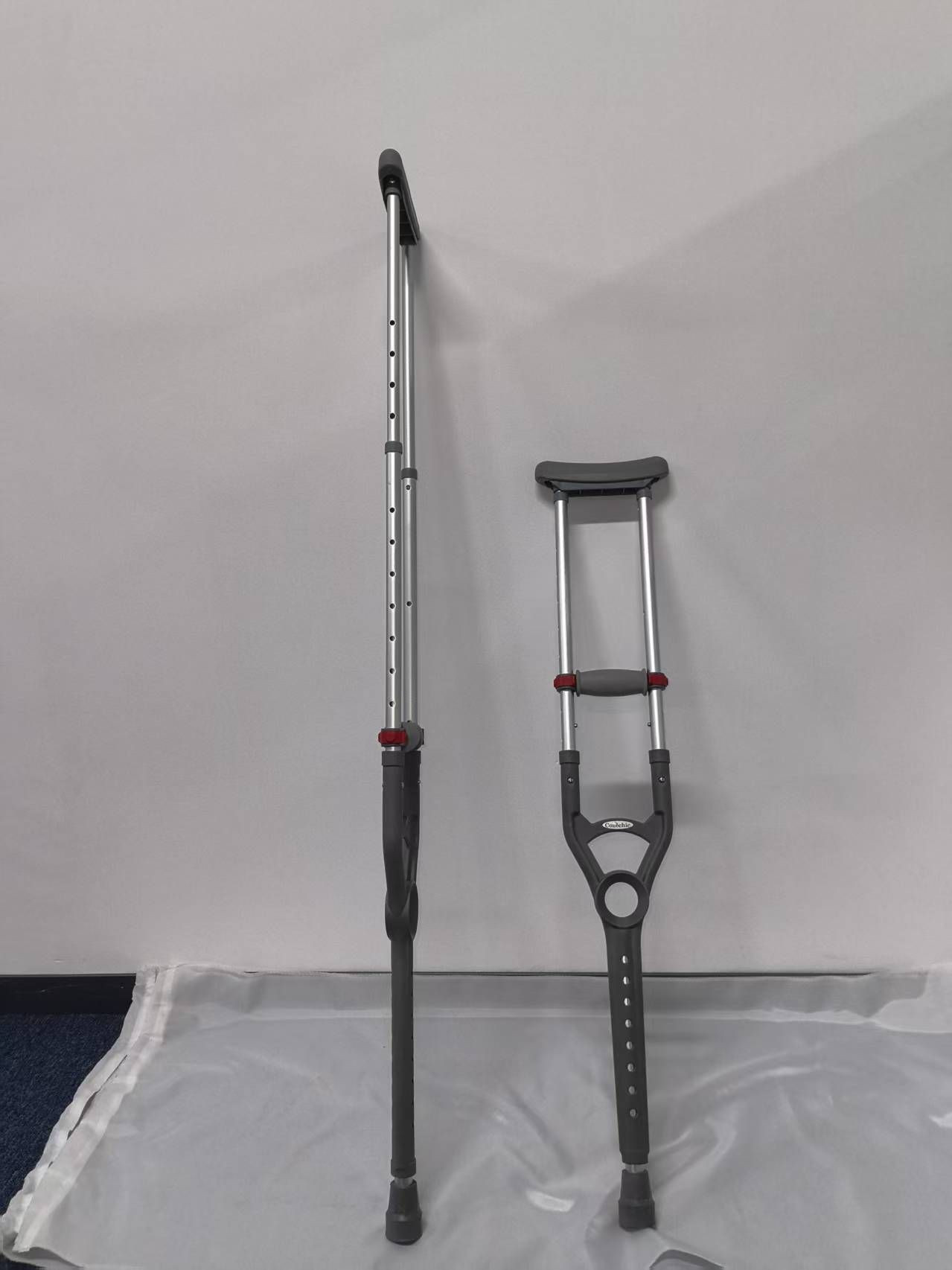 LIghtweight Aluminum alloy crutch 3 size in 1，suit for different height people