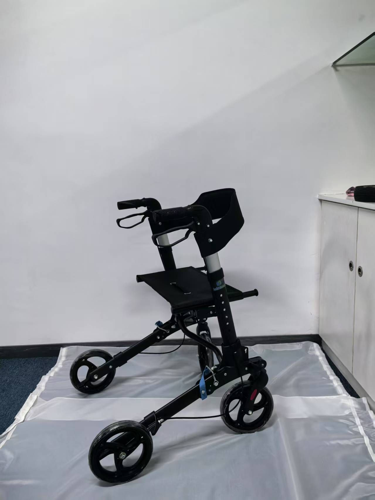 Steel  Frame Adult Elderly Walking Aid Folding Walker Rollator